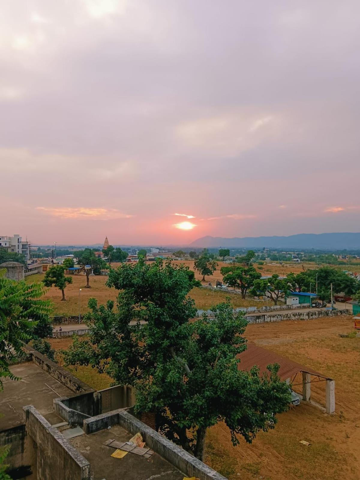 Hotel Moon Light Pushkar Bagian luar foto