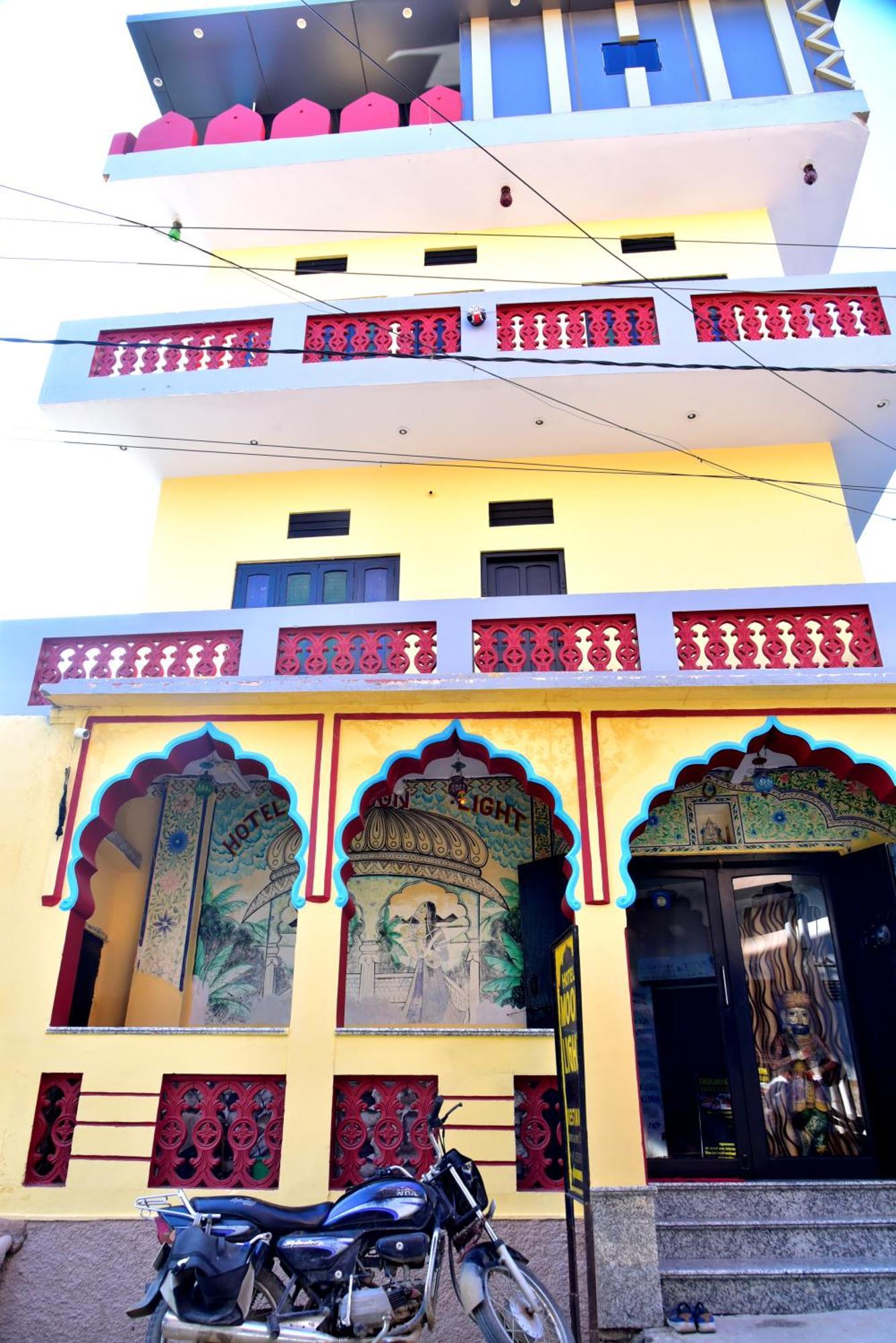 Hotel Moon Light Pushkar Bagian luar foto