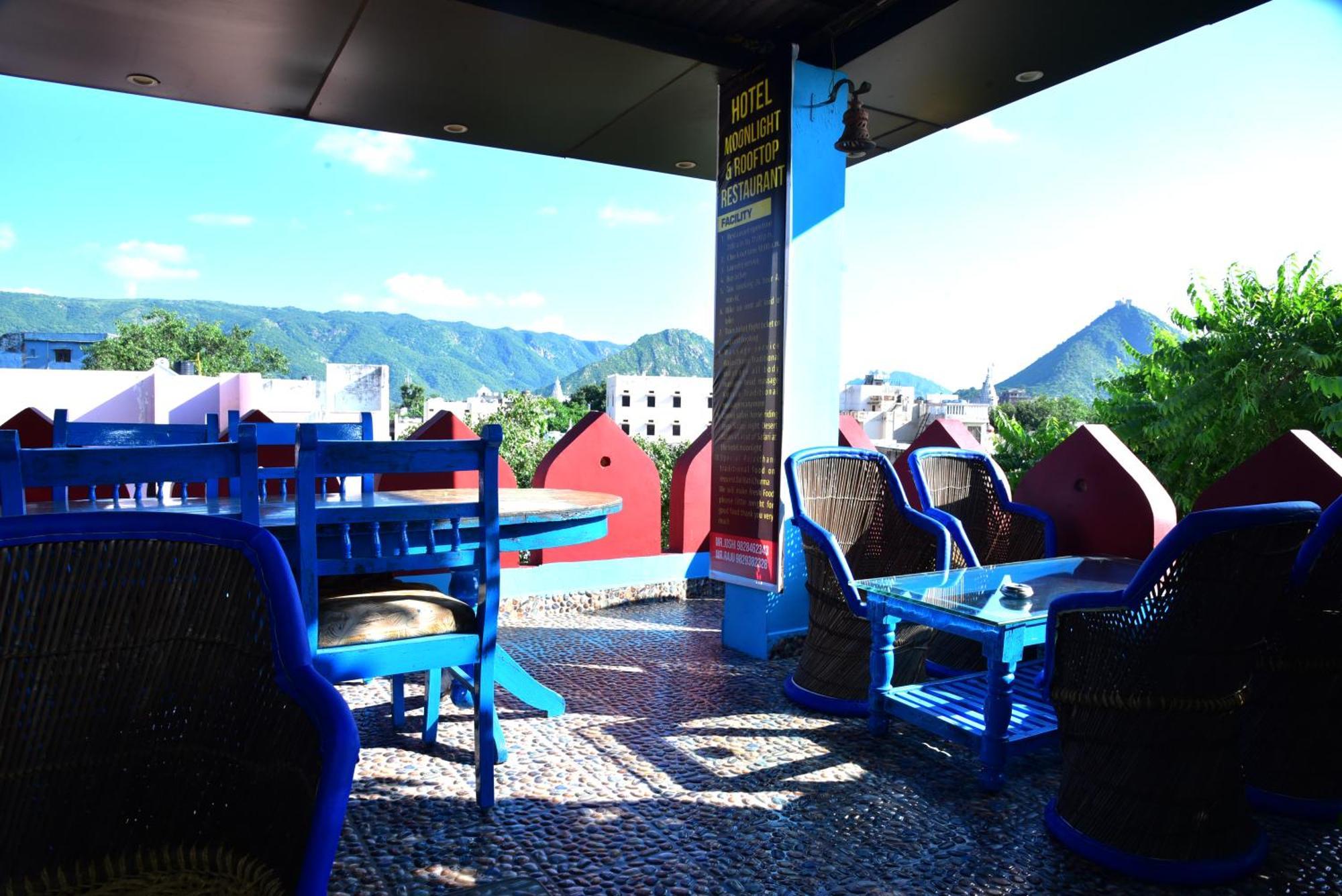 Hotel Moon Light Pushkar Bagian luar foto